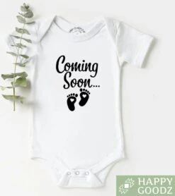Merkloos Happy Goodz Baby Romper COMING SOON, Baby Geboren In 2022/2023, Zwangerschapsaankondiging / Bekendmaking, Zwanger, 100% Katoen, Kraam Cadeau, Rompertje Met Tekst, Aanstaande Mama/papa Ouders|0-3 Maanden