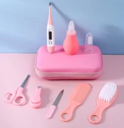 9-delige Baby Verzorgingsset - ROZE - Baby Borstel - Baby Verzorgingsproducten - Nagelset - Manicure Set - Kraam Cadeau - GRATIS Opberg/-Reisdoosje