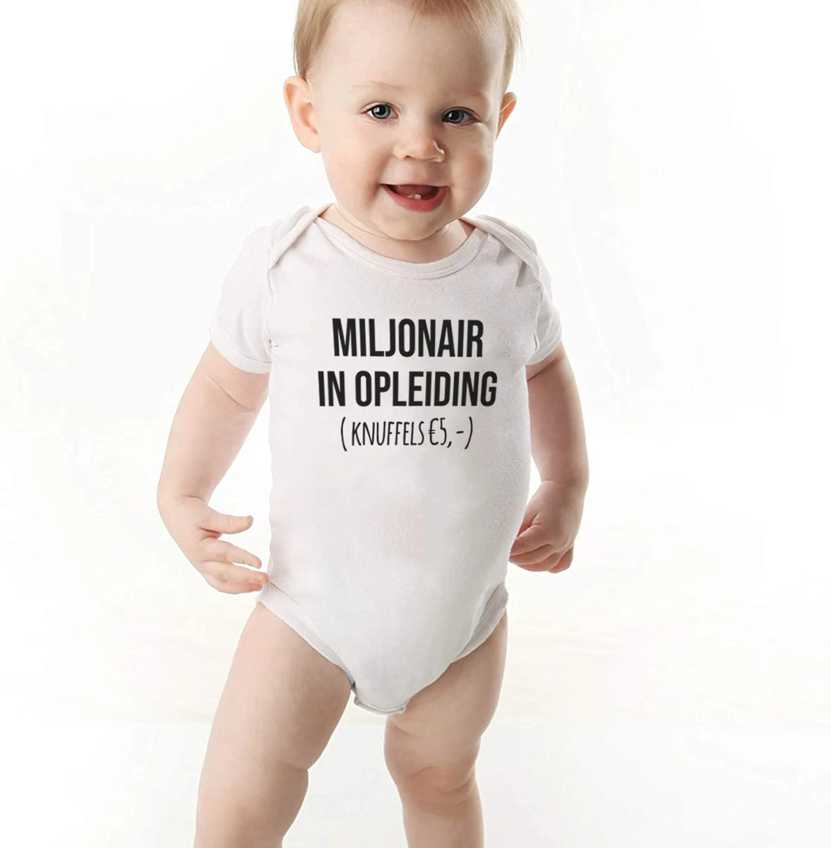 Merkloos Romper - Miljonair In Opleiding (knuffels € 5,-) - Maat: 80 - Korte Mouwen - Kleur: Wit - 1 Stuks - Rompertje - Rompers - Rompertjes - Baby Born - Zwangerschap Aankondiging - Zwanger - Zwangerschap - Zwangerschap Cadeau - Kraamcadeau - Kraamcadeaus 1 Merkloos Romper - Miljonair In Opleiding (knuffels € 5,-) - Maat: 80 - Korte Mouwen - Kleur: Wit - 1 Stuks - Rompertje - Rompers - Rompertjes - Baby Born - Zwangerschap Aankondiging - Zwanger - Zwangerschap - Zwangerschap Cadeau - Kraamcadeau - Kraamcadeaus