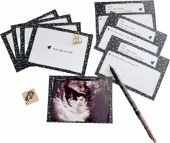 Echo Bewaarkistje Incl. Baby Echo Invul Kaarten - MammaZenn - Baby Echo Bewaardoos - Baby Echo Cadeau Kistje Met Kaarten - Baby Echo Boekje 11 Echo Bewaarkistje Incl. Baby Echo Invul Kaarten - MammaZenn - Baby Echo Bewaardoos - Baby Echo Cadeau Kistje Met Kaarten - Baby Echo Boekje -Pasgeborenen En Jonge Kinderen 1200x1009 1