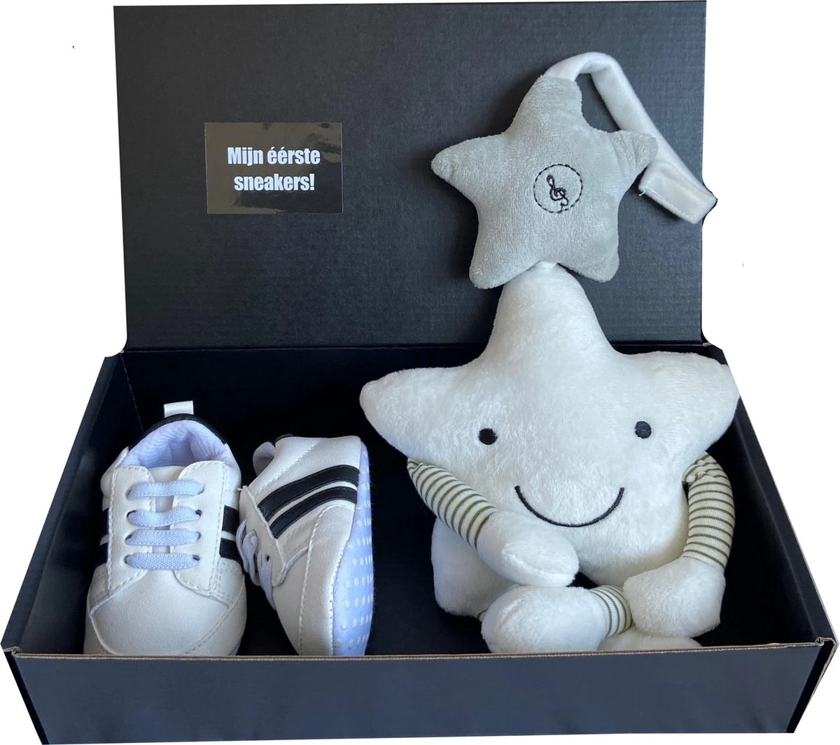 Handmade Kraamcadeau Jongen - Kraamkado Jongen Met Sneakers, Knuffel Met Muziek En Speelgeluid - Rammelaar - Zwangerschap Cadeau - Een Coole Baby Is Geboren - Rechtstreeks Versturen Met Kaart Ook Mogelijk 3 Handmade Kraamcadeau Jongen - Kraamkado Jongen Met Sneakers, Knuffel Met Muziek En Speelgeluid - Rammelaar - Zwangerschap Cadeau - Een Coole Baby Is Geboren - Rechtstreeks Versturen Met Kaart Ook Mogelijk - Afbeelding 3