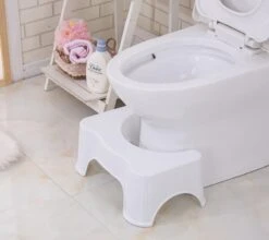 Merkloos Toiletkrukje | WC Krukje Voor De Juiste Houding | Verhelpt Obstipatie En Verstopping -Pasgeborenen En Jonge Kinderen 1200x1069 4