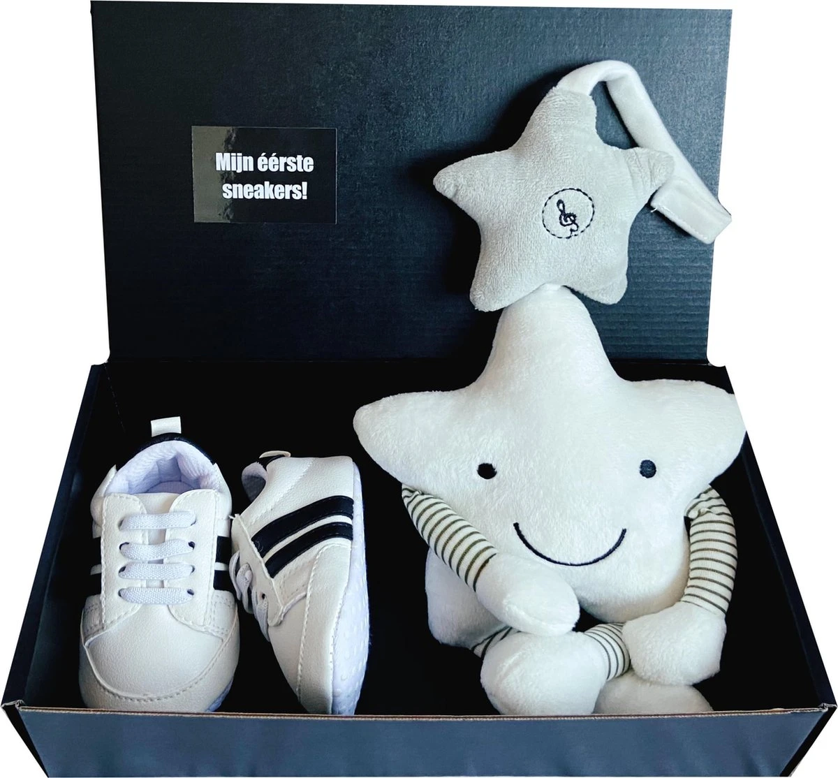 Handmade Kraamcadeau Jongen - Kraamkado Jongen Met Sneakers, Knuffel Met Muziek En Speelgeluid - Rammelaar - Zwangerschap Cadeau - Een Coole Baby Is Geboren - Rechtstreeks Versturen Met Kaart Ook Mogelijk 1 Handmade Kraamcadeau Jongen - Kraamkado Jongen Met Sneakers, Knuffel Met Muziek En Speelgeluid - Rammelaar - Zwangerschap Cadeau - Een Coole Baby Is Geboren - Rechtstreeks Versturen Met Kaart Ook Mogelijk