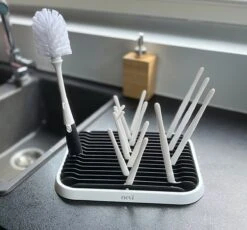 Nevi Afdruiprek Met Lekbak - Afdruipmat Voor 10 Flessen - Opvouwbaar Droogrek Babyfles - Inclusief Afwasborstel -Pasgeborenen En Jonge Kinderen 1200x1115