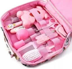 BenjaGoods Baby Verzorgingsset - 13 In 1 - Baby Geschenkset - Babyshower - Manicureset - Reistasje - Kraamcadeau - Meisje - Baby - Roze 11 BenjaGoods Baby Verzorgingsset - 13 In 1 - Baby Geschenkset - Babyshower - Manicureset - Reistasje - Kraamcadeau - Meisje - Baby - Roze -Pasgeborenen En Jonge Kinderen 1200x1155 8