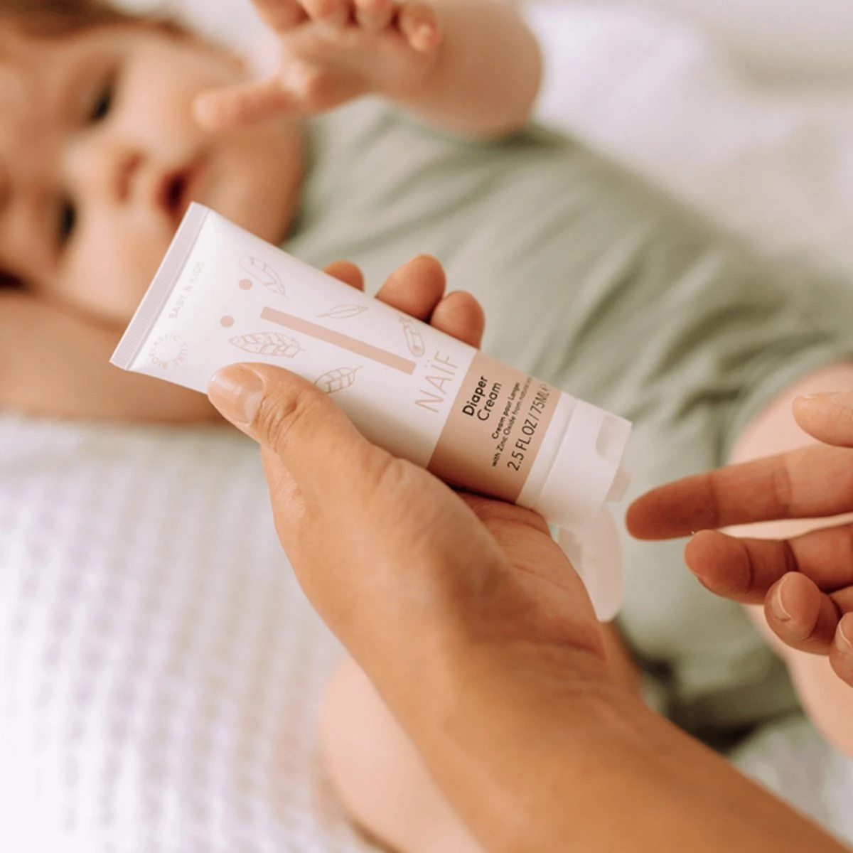 Naïf Newborn Essentials Cadeauset - Voor Pasgeboren Baby's - Kraamcadeau - Met Natuurlijke Ingrediënten 4 Naïf Newborn Essentials Cadeauset - Voor Pasgeboren Baby's - Kraamcadeau - Met Natuurlijke Ingrediënten - Afbeelding 4