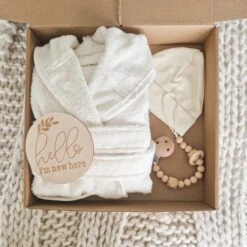 Gioia Giftbox Essentials Small Ecru - Jongen - Meisje - Unisex - Babygeschenkset - Kraamcadeau - Baby Cadeau - Kraammand - Babyshower Cadeau -Pasgeborenen En Jonge Kinderen 1200x1200 1051