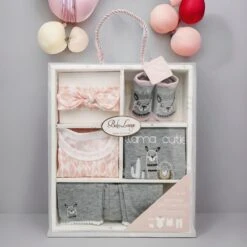 Spronkers® Baby Kleding Set 5 Stuks - Baby Kraamcadeau Meisje – Baby Cadeaupakket – Kraammand Baby Geschenkset - Roze 0-3 Maanden -Pasgeborenen En Jonge Kinderen 1200x1200 1074