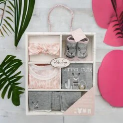 Spronkers® Baby Kleding Set 5 Stuks - Baby Kraamcadeau Meisje – Baby Cadeaupakket – Kraammand Baby Geschenkset - Roze 0-3 Maanden -Pasgeborenen En Jonge Kinderen 1200x1200 1075