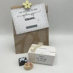 Cho-lala Cadeaupakket "we Willen Je Een Geheimpje Verklappen" | Aankondiging Zwangerschap | Baby Bonbons | Kraskaart | Baby Op Komst