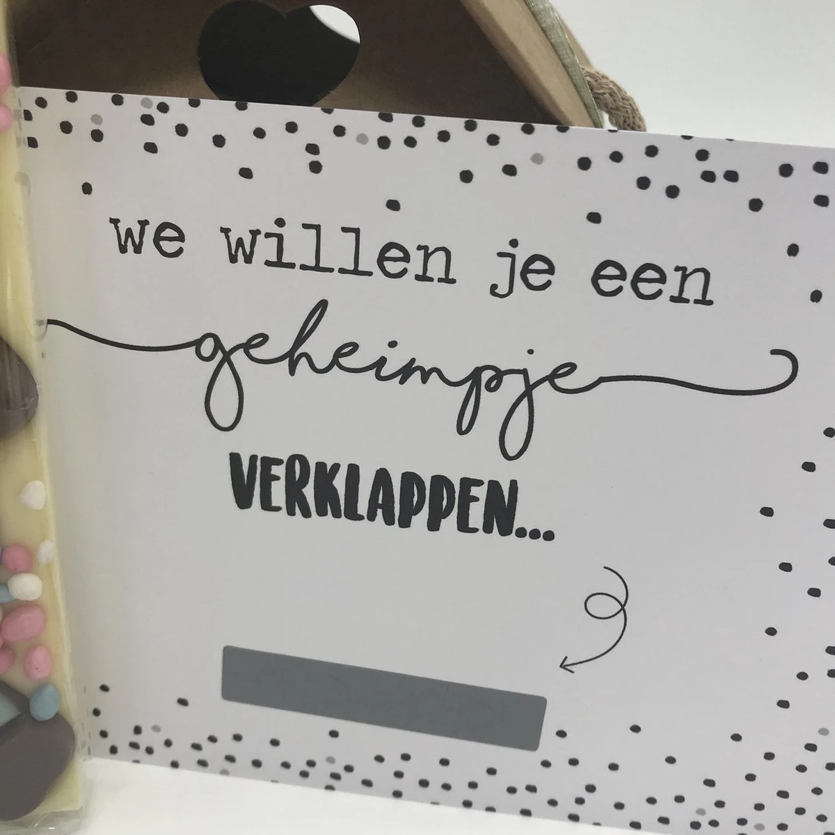 Cho-lala Cadeaupakket "we Willen Je Een Geheimpje Verklappen" | Aankondiging Zwangerschap | Baby Bonbons | Kraskaart | Baby Op Komst 2 Cho-lala Cadeaupakket "we Willen Je Een Geheimpje Verklappen" | Aankondiging Zwangerschap | Baby Bonbons | Kraskaart | Baby Op Komst - Afbeelding 2