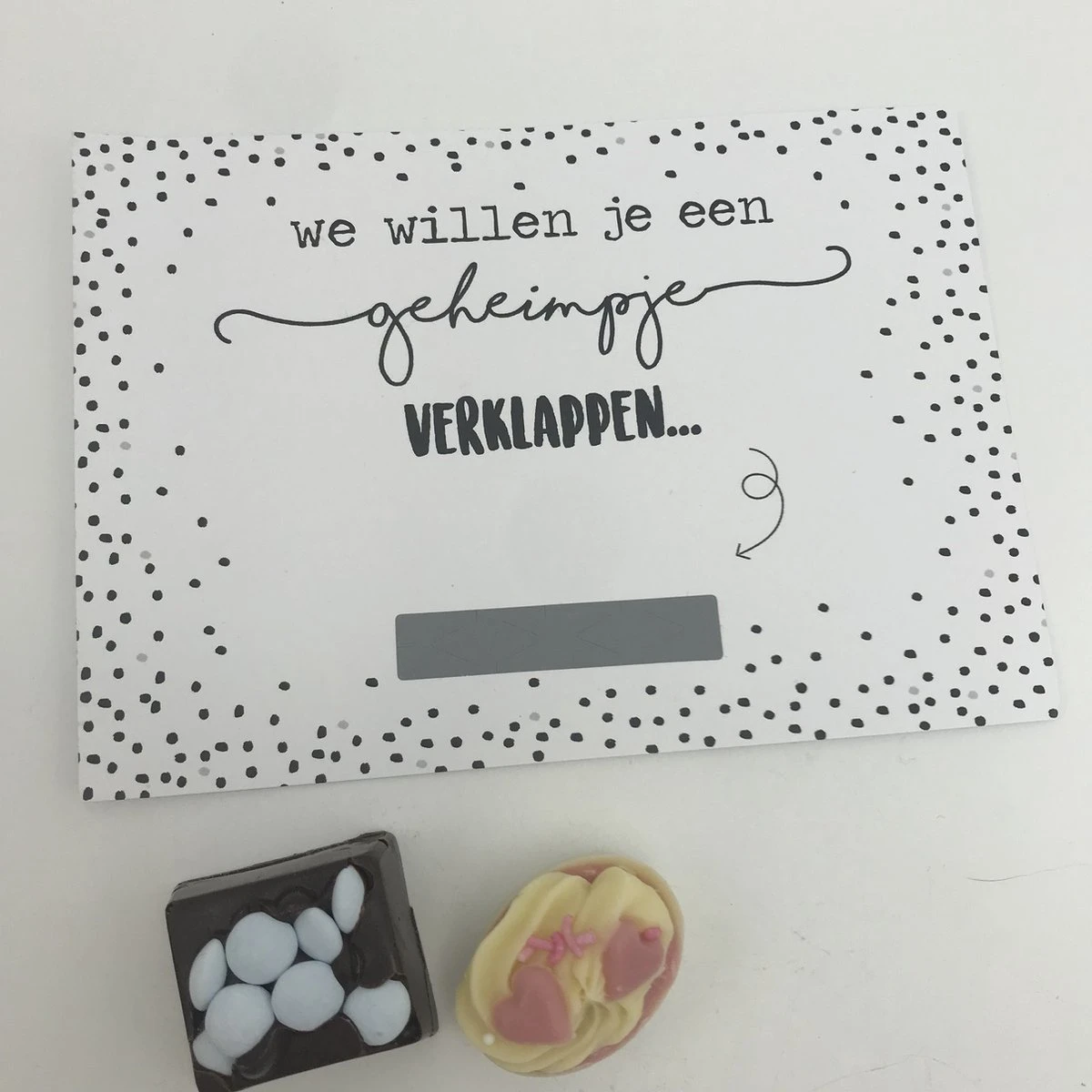 Cho-lala Cadeaupakket "we Willen Je Een Geheimpje Verklappen" | Aankondiging Zwangerschap | Baby Bonbons | Kraskaart | Baby Op Komst 3 Cho-lala Cadeaupakket "we Willen Je Een Geheimpje Verklappen" | Aankondiging Zwangerschap | Baby Bonbons | Kraskaart | Baby Op Komst - Afbeelding 3