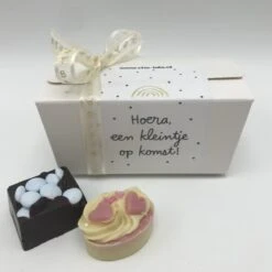 Cho-lala Cadeaupakket "we Willen Je Een Geheimpje Verklappen" | Aankondiging Zwangerschap | Baby Bonbons | Kraskaart | Baby Op Komst 7 Cho-lala Cadeaupakket "we Willen Je Een Geheimpje Verklappen" | Aankondiging Zwangerschap | Baby Bonbons | Kraskaart | Baby Op Komst -Pasgeborenen En Jonge Kinderen 1200x1200 1130