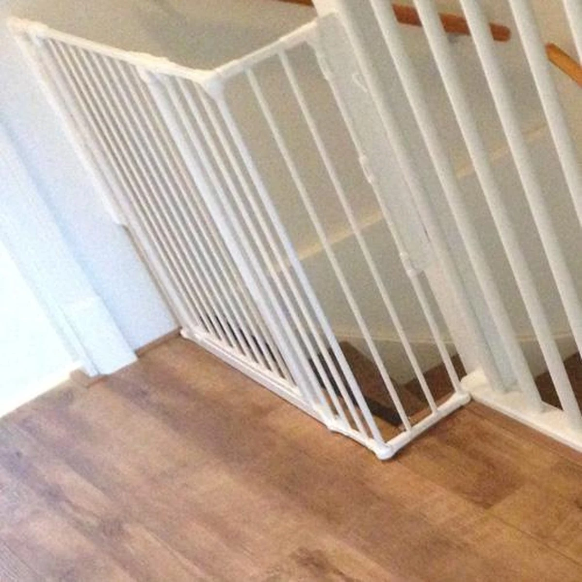 BabyDan - Flex V- Max 125cm Wit - Hoektraphek - Hoog 72cm Deur:72 Cm - Section :20 Cm - Section :33 Cm - Muurbev. : 4 Cm 3 BabyDan - Flex V- Max 125cm Wit - Hoektraphek - Hoog 72cm Deur:72 Cm - Section :20 Cm - Section :33 Cm - Muurbev. : 4 Cm - Afbeelding 3