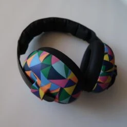 Banz - Geluidsreducerende Oorbeschermers Voor Kinderen - Hear No Blare - Caleidoscoop - Maat Onesize (0-2yrs) -Pasgeborenen En Jonge Kinderen 1200x1200 1940