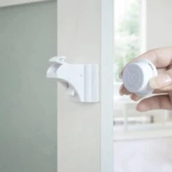 Magneetslot 3M - 4 Stuks - Kinderslot Baby - Geen Schroeven Nodig - Onzichtbaar - Kinderbeveiliging - Kastbeveiliging Voor Kinderen - Ladebeveiliging - Veiligheidsslot - Kastvergrendeling -Pasgeborenen En Jonge Kinderen 1200x1200 1973