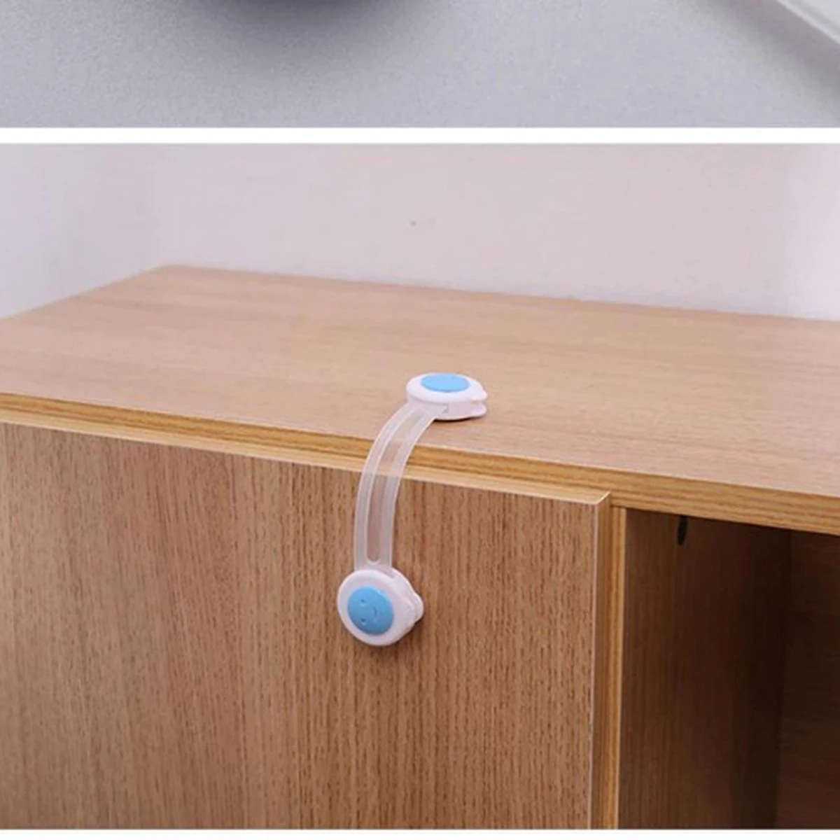 Merkloos Kinderslot Kastjes - Kinderbeveiliging - Kinderslot - Kinderslot Keukenkast - Smiley Kinderslot - 4 Stuks 1 Merkloos Kinderslot Kastjes - Kinderbeveiliging - Kinderslot - Kinderslot Keukenkast - Smiley Kinderslot - 4 Stuks