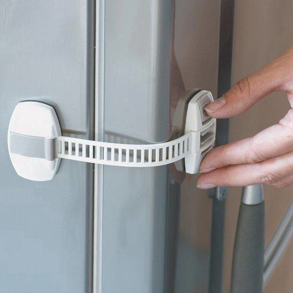 *** 2 X Knijpslot Zelfklevend 20 Cm - Kinderbeveiliging - Wit - Van Heble*** 1 *** 2 X Knijpslot Zelfklevend 20 Cm - Kinderbeveiliging - Wit - Van Heble***