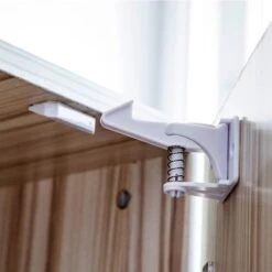 YEMpro - Kinderslot Kastjes - Kast En Lade Beveiliging - 12 Stuks - Veiligheid Voor Baby Kinderen- Zelfklevend - Onzichtbaar - Veiligheidshaakjes - Kastsloten - Ladeslot - 4 Stuks 3M Stopcontactbeveiliging 19 YEMpro - Kinderslot Kastjes - Kast En Lade Beveiliging - 12 Stuks - Veiligheid Voor Baby Kinderen- Zelfklevend - Onzichtbaar - Veiligheidshaakjes - Kastsloten - Ladeslot - 4 Stuks 3M Stopcontactbeveiliging -Pasgeborenen En Jonge Kinderen 1200x1200 2013