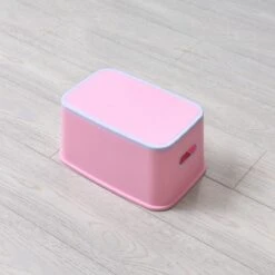 Opstapje Kind Of Volwassenen - Max 100kg - Roze - Antislip Krukje - WC Krukje - Kinder Opstapjes - WC Trainer - WC Kinderhulp - Toilet Trainer - Huishoudtrap - Opstapje - Kruk - Opstapkrukje - Baby Opstapje - Veilig - Keuken Opstapje - Trapje -Pasgeborenen En Jonge Kinderen 1200x1200 2452