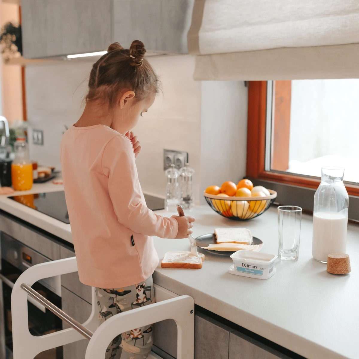 Ette Tete - Learning Tower / Leertoren - Inklapbaar Tot Tafel En Stoel - Wit 4 Ette Tete - Learning Tower / Leertoren - Inklapbaar Tot Tafel En Stoel - Wit - Afbeelding 4