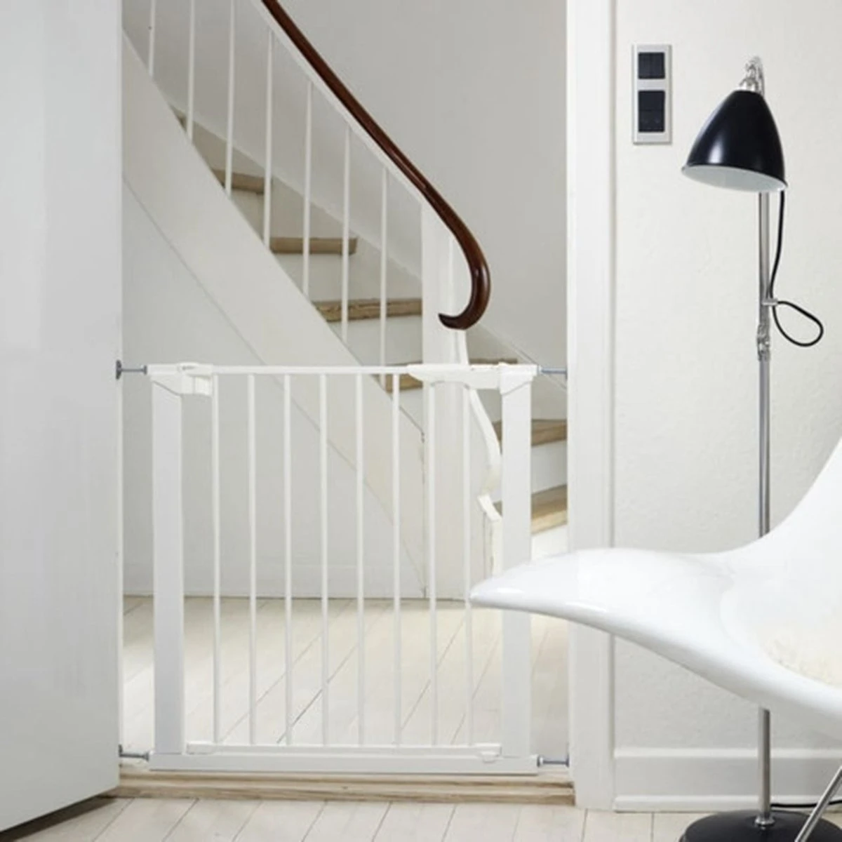 BabyDan Traphekje Zonder Boren Deurhekje Klemhekje Premiergate Wit Metaal 73.5 Tot 93.3 Cm 9 BabyDan Traphekje Zonder Boren Deurhekje Klemhekje Premiergate Wit Metaal 73.5 Tot 93.3 Cm - Afbeelding 9