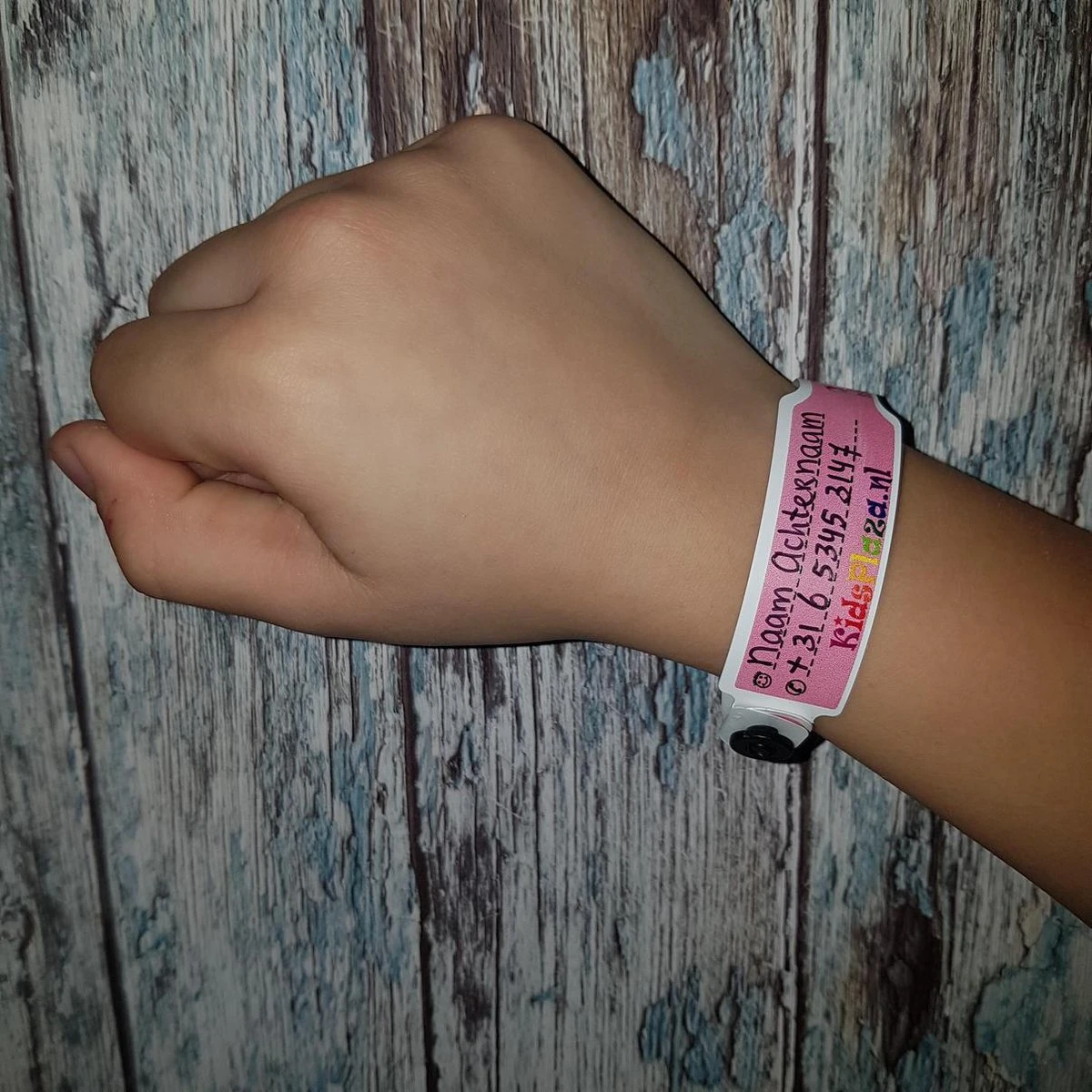 SOS Polsbandjes – Set Van 3 Naambandjes Met Kindveilige Sluiting - ID Bandjes – Infobandjes Voor Kinderen Van Ca. 0-6 Jaar - KidsPlaza.nl – Roze 4 SOS Polsbandjes – Set Van 3 Naambandjes Met Kindveilige Sluiting - ID Bandjes – Infobandjes Voor Kinderen Van Ca. 0-6 Jaar - KidsPlaza.nl – Roze - Afbeelding 4