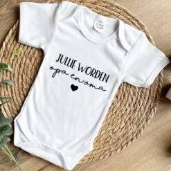 Merkloos Rompertje Met Tekst - Jullie Worden Opa En Oma - Wit - Zwangerschapsaankondiging - Geboorte - Grootouders - Zwanger - Pregnancy Announcement - Pregnant - Romper -Pasgeborenen En Jonge Kinderen 1200x1200 2708