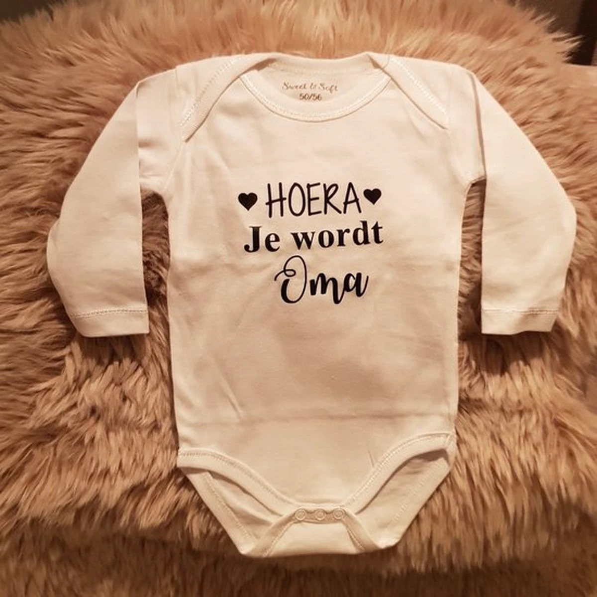 Merkloos Baby Rompertje Lange Mouw Met Tekst: Hoera Je Wordt Oma -Maat 50-56 Worden 1 Merkloos Baby Rompertje Lange Mouw Met Tekst: Hoera Je Wordt Oma -Maat 50-56 Worden