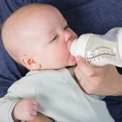 Difrax 1-2-3 Wide Flessenring Met Flessenspeen Voor Brede Babyflessen 31 Difrax 1-2-3 Wide Flessenring Met Flessenspeen Voor Brede Babyflessen -Pasgeborenen En Jonge Kinderen 1200x1200 356