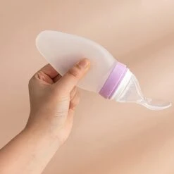 Baby Knijpfles - Baby Knijpfles Met Lepel - 90ml - Blauw - Feeding Spoon - Flesje Met Lepel - Knijpfles - Silicone - Babyfles - Roze -Pasgeborenen En Jonge Kinderen 1200x1200 595