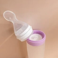 Baby Knijpfles - Baby Knijpfles Met Lepel - 90ml - Blauw - Feeding Spoon - Flesje Met Lepel - Knijpfles - Silicone - Babyfles - Roze -Pasgeborenen En Jonge Kinderen 1200x1200 597