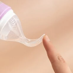 Baby Knijpfles - Baby Knijpfles Met Lepel - 90ml - Blauw - Feeding Spoon - Flesje Met Lepel - Knijpfles - Silicone - Babyfles - Roze -Pasgeborenen En Jonge Kinderen 1200x1200 599