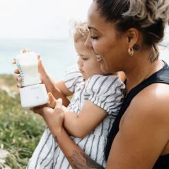 MyBambini's Bottle Warmer Pro™ - Draagbare Baby Flessenwarmer Voor Onderweg - Blauw - Geschikt Voor Smalle Hals Flessen Van Dr. Brown's, Difrax, Medela & Nanobebe -Pasgeborenen En Jonge Kinderen 1200x1200 67