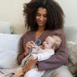 Doomoo Basics - Mom'n Play Tetra Almond - Veelzijdige Borstvoedingsdoek - Biokatoen -Pasgeborenen En Jonge Kinderen 1200x1200 692