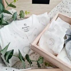 Kraamcadeau Unisex Jongen Meisje - Unisex - Baby Geschenkset - Kraamcadeau Neutraal - Baby Memorie Box - Babyshower Cadeau - Gender Neutraal Babycadeau - 10 In 1 Kado -Pasgeborenen En Jonge Kinderen 1200x1200 893