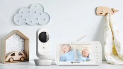 Motorola Nursery VM35-2 - Babyfoon Met 5-Inch Gesplitst Scherm En 2 Camera's - Nachtvisie - Ingebouwde Microfoon -Pasgeborenen En Jonge Kinderen 1200x681 3
