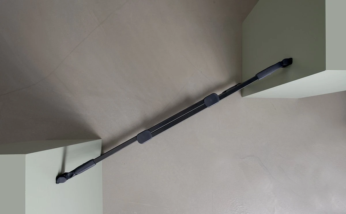 SaftetyThings FLEXIFIT ZWART Traphekje, Voor Boven En Onder Aan De Trap ZONDER DREMPELTJE Van 67cm Tot 105.5 Cm 6 SaftetyThings FLEXIFIT ZWART Traphekje, Voor Boven En Onder Aan De Trap ZONDER DREMPELTJE Van 67cm Tot 105.5 Cm - Afbeelding 6