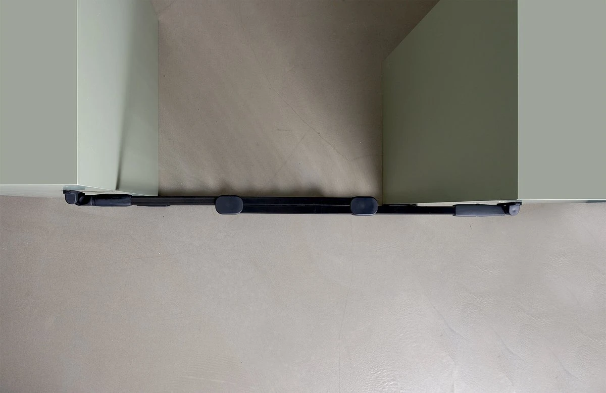 SaftetyThings FLEXIFIT ZWART Traphekje, Voor Boven En Onder Aan De Trap ZONDER DREMPELTJE Van 67cm Tot 105.5 Cm 7 SaftetyThings FLEXIFIT ZWART Traphekje, Voor Boven En Onder Aan De Trap ZONDER DREMPELTJE Van 67cm Tot 105.5 Cm - Afbeelding 7