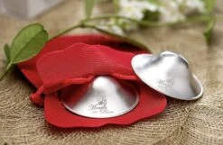 MOOGCO Silver Nipple Guards - Tepelkapjes - Maat L - De Originele Zilveren Tepelbeschermer- 925 Zilver -Pasgeborenen En Jonge Kinderen 1200x784 1