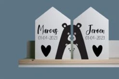 Merkloos Kraamkado Tweeling - Geboortehuis Met Namen - Tweeling Kado - Geboortetekstborden - Geboorte Decoratie - Tweeling - Geboortecadeau Tweeling - Cadeau Met Naam -Pasgeborenen En Jonge Kinderen 1200x799 17