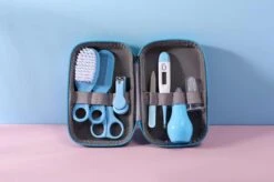 9-delige Baby Verzorgingsset - BLAUW - Baby Borstel - Baby Verzorgingsproducten - Nagelset - Manicure Set - Kraam Cadeau - GRATIS Opberg/-Reisdoosje -Pasgeborenen En Jonge Kinderen 1200x799 18
