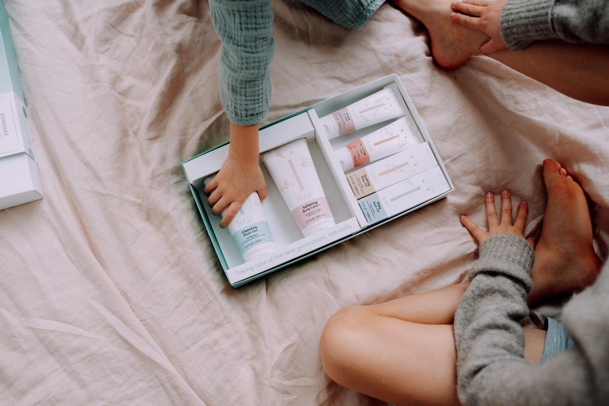 Naïf Verzorgingsset Baby - 6 Producten In Geschenkset - Starterkit - Met Natuurlijke Ingrediënten 2 Naïf Verzorgingsset Baby - 6 Producten In Geschenkset - Starterkit - Met Natuurlijke Ingrediënten - Afbeelding 2