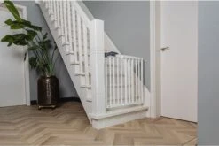 Fenss Veiligheidshekje Oslo 71-102 Cm Hout Wit -Pasgeborenen En Jonge Kinderen 1200x803 1