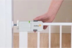 Safety 1st Auto Close Traphekje - 73 T/m 80 Cm - Uitbreidbaar - Klembevestiging - Metal White -Pasgeborenen En Jonge Kinderen 1200x808 2