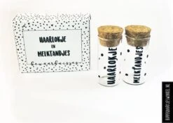 Haarlokje En Melktandjes Buisjes - In Cadeauverpakking - Zwart Wit - Kraamcadeau - Bewaardoosje - Leuk Voor In Een Kraammand 6 Haarlokje En Melktandjes Buisjes - In Cadeauverpakking - Zwart Wit - Kraamcadeau - Bewaardoosje - Leuk Voor In Een Kraammand -Pasgeborenen En Jonge Kinderen 1200x860