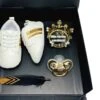 Merkloos Baby Sneakerbox Goud -Kraamcadeau Kopen - Kraamkado - Gender Reveal - Babysneakers - Zwangerschap Cadeaubox -geboortecadeau- Gouden Kraampakket Unisex - Kraamkado - Kan Ook Rechtstreeks Worden Verstuurd