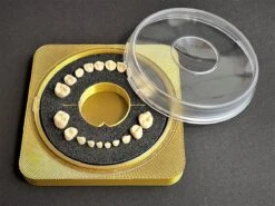 Tandendoosje En Fotolijstje Inéén - Firsty Square Basic - Kleur: Goud/Zilver - Inclusief Logboekje NL, Hoera-Sticker En Gratis Verzending -Pasgeborenen En Jonge Kinderen 1200x899 6