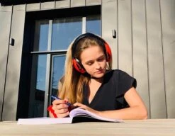 Merkloos Gehoorbeschermer Voor Kinderen- Rood - Kindergehoorbeschermer - Earmuffs - Geluidsdemping-SNR 25 Db-Veiligheid-Oorveiligheid-Studeren-oortjes-vliegtuig-slapen -Pasgeborenen En Jonge Kinderen 1200x932 2