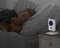 Orretti® V9 Babyfoon Met Camera Met Nachtlampje - Krachtige Batterij - Beter Zendbereik - Groot LCD Scherm - Terugspreekfunctie - Temperatuurbewaking - Slaapliedjes - Lange Afstand En Hoge Batterij Capaciteit - Wit 19 Orretti® V9 Babyfoon Met Camera Met Nachtlampje - Krachtige Batterij - Beter Zendbereik - Groot LCD Scherm - Terugspreekfunctie - Temperatuurbewaking - Slaapliedjes - Lange Afstand En Hoge Batterij Capaciteit - Wit -Pasgeborenen En Jonge Kinderen 1200x951 4